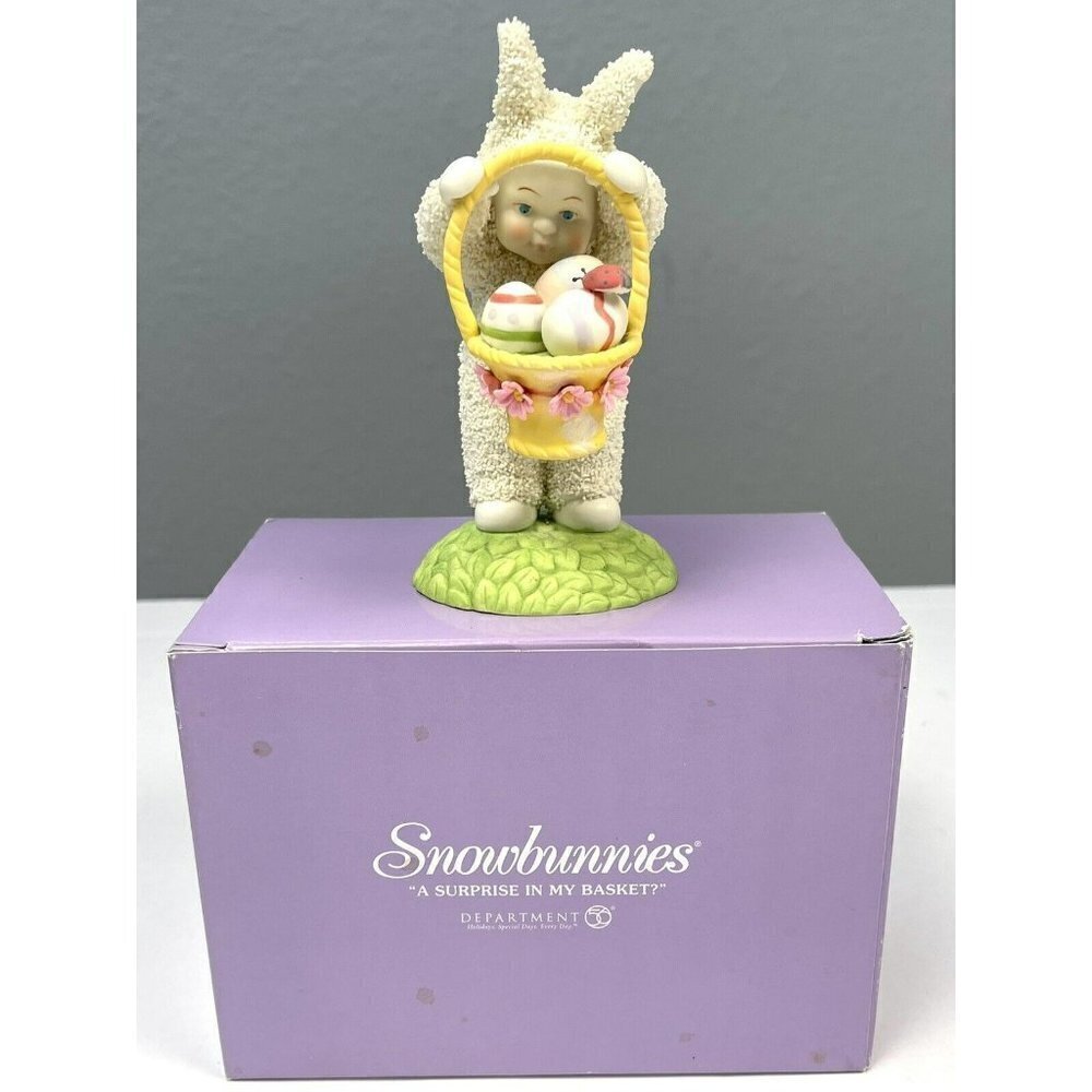 2006 DEPARTMENT 56 Snowbunnies "A Surprise In My Basket" Figurine 56.06976 EUC